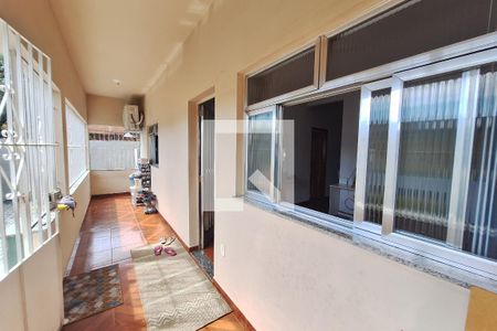 Varanda de casa para alugar com 3 quartos, 120m² em Parque Paulista, Duque de Caxias