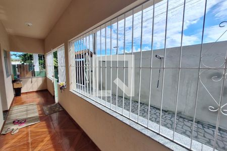 Varanda de casa para alugar com 3 quartos, 120m² em Parque Paulista, Duque de Caxias