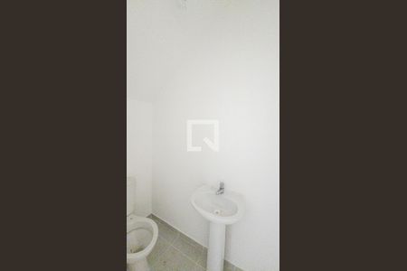 Lavabo de casa de condomínio para alugar com 2 quartos, 63m² em Jardim Mutinga, Osasco