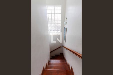 Escadas de casa à venda com 3 quartos, 170m² em Jardim Ester Yolanda, São Paulo