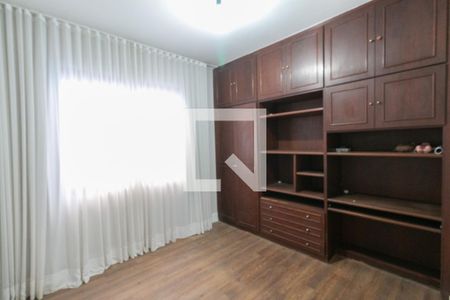 Quarto 2 de casa à venda com 3 quartos, 360m² em Serrano, Belo Horizonte