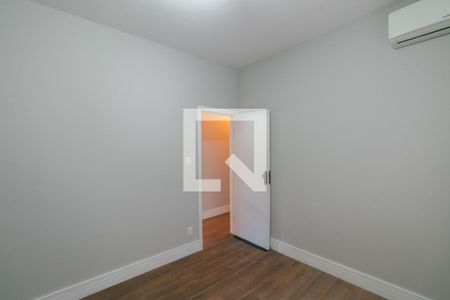 Quarto 2 de casa à venda com 3 quartos, 360m² em Serrano, Belo Horizonte