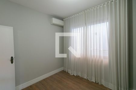 Quarto 2 de casa à venda com 3 quartos, 360m² em Serrano, Belo Horizonte