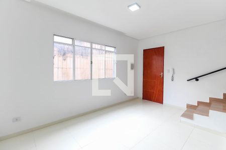 Sala de casa de condomínio à venda com 2 quartos, 68m² em Vila Carmosina, São Paulo