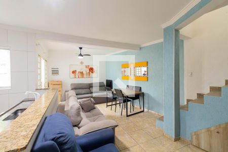 Casa para alugar com 3 quartos, 180m² em Parque Maria Domitila, São Paulo