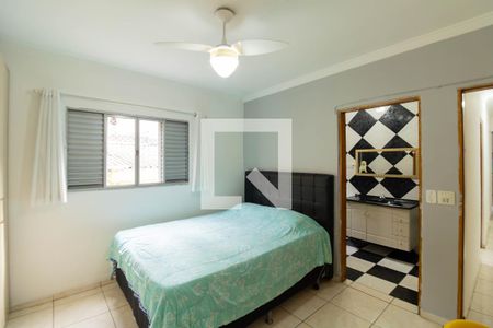 Casa para alugar com 3 quartos, 180m² em Parque Maria Domitila, São Paulo