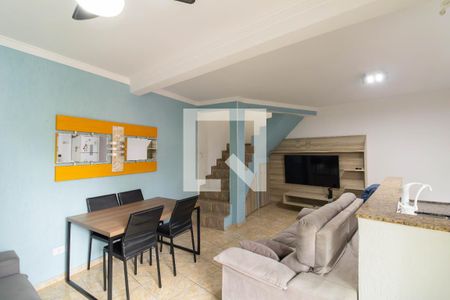 Casa para alugar com 3 quartos, 180m² em Parque Maria Domitila, São Paulo