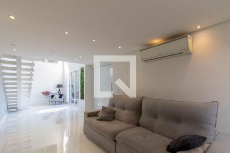 Sala de casa para alugar com 3 quartos, 200m² em Picanço, Guarulhos