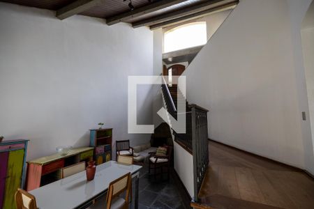 Sala de casa de condomínio para alugar com 4 quartos, 330m² em Alphaville Residencial Um, Barueri