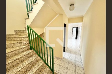 Escada de casa à venda com 3 quartos, 214m² em Vila Pita, São Paulo