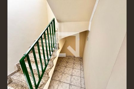 Escada de casa à venda com 3 quartos, 214m² em Vila Pita, São Paulo