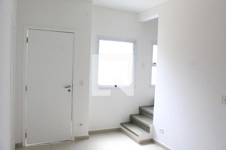 Sala de casa de condomínio para alugar com 2 quartos, 83m² em Paisagem Renoir, Cotia