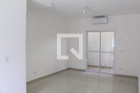 Sala de casa de condomínio para alugar com 2 quartos, 83m² em Paisagem Renoir, Cotia