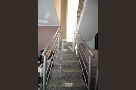 Escada de casa à venda com 3 quartos, 300m² em Parque Renato Maia, Guarulhos