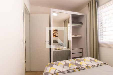 Quarto 1 de apartamento para alugar com 2 quartos, 52m² em Capão Raso, Curitiba