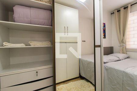 Quarto 2 de apartamento para alugar com 2 quartos, 52m² em Capão Raso, Curitiba