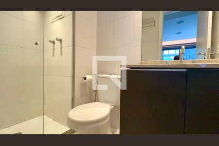 Banheiro de kitnet/studio para alugar com 1 quarto, 33m² em Vila Madalena, São Paulo