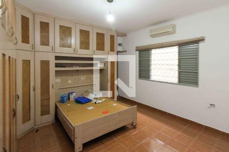 Quarto de casa para alugar com 4 quartos, 200m² em Vila Antonieta, São Paulo