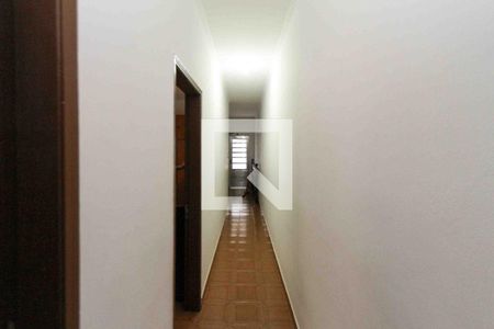 Corredor de casa para alugar com 4 quartos, 200m² em Vila Antonieta, São Paulo