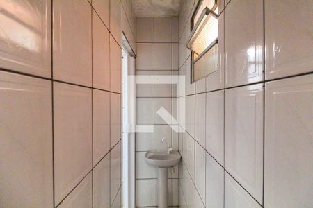 Banheiro de casa para alugar com 1 quarto, 60m² em Vila Carmosina, São Paulo