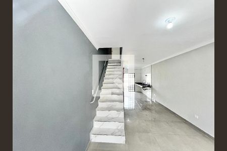 Escada de casa para alugar com 2 quartos, 135m² em Vila Prado, São Paulo