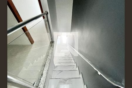 Escada de casa para alugar com 2 quartos, 135m² em Vila Prado, São Paulo