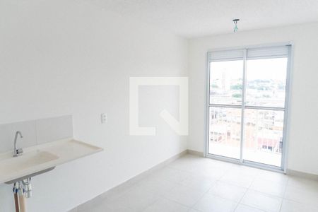 Sala/Cozinha de apartamento à venda com 1 quarto, 27m² em Jardim Itacolomi, São Paulo