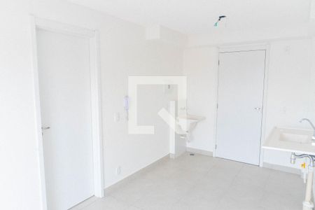 Sala/Cozinha de apartamento à venda com 1 quarto, 27m² em Jardim Itacolomi, São Paulo