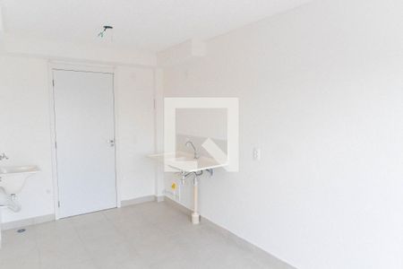 Sala/Cozinha de apartamento à venda com 1 quarto, 27m² em Jardim Itacolomi, São Paulo