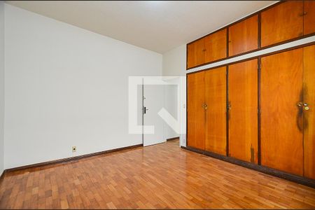 Quarto 1 de casa para alugar com 3 quartos, 180m² em Sagrada Família, Belo Horizonte