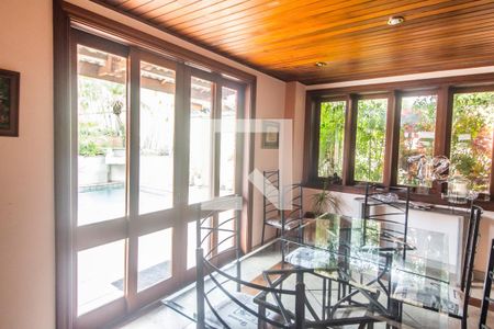 Sala de casa de condomínio à venda com 4 quartos, 490m² em Residencial Cinco (alphaville), Santana de Parnaíba