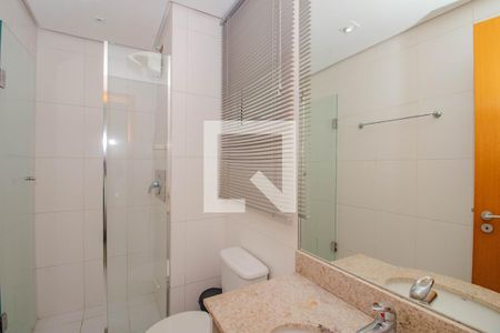 Banheiro da Suíte de apartamento para alugar com 1 quarto, 76m² em Três Figueiras, Porto Alegre