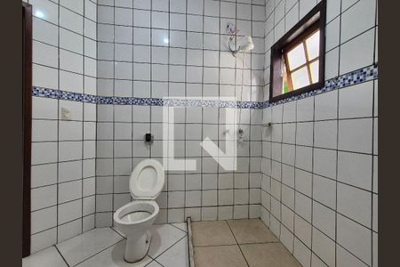 Banheiro de casa de condomínio à venda com 1 quarto, 55m² em Vargem Pequena, Rio de Janeiro
