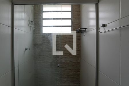 Banheiro de apartamento para alugar com 2 quartos, 46m² em Vila Mogilar, Mogi das Cruzes