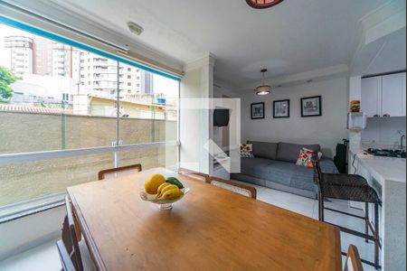 Sala de casa de condomínio à venda com 2 quartos, 104m² em Vila Assunção, Santo André