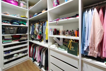 Closet Suíte de casa à venda com 3 quartos, 325m² em Jardim Nova Europa, Campinas