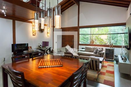 sala de casa de condomínio à venda com 3 quartos, 220m² em Retiro Do Chale, Nova Lima