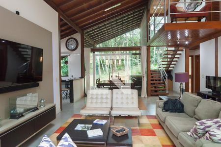 sala de casa de condomínio à venda com 3 quartos, 220m² em Retiro Do Chale, Nova Lima