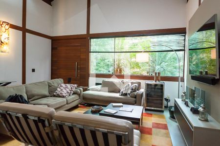 Sala de TV de casa de condomínio à venda com 3 quartos, 220m² em Retiro Do Chale, Nova Lima