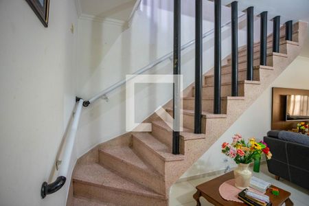 Escada de casa à venda com 3 quartos, 198m² em Jardim Remanso, Diadema