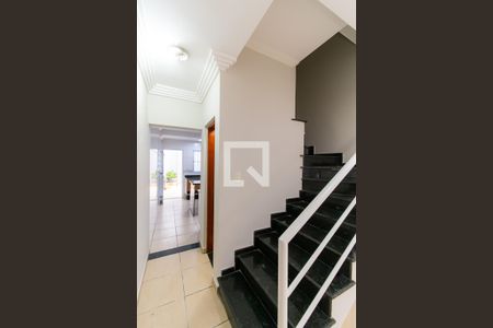 Escada de casa à venda com 2 quartos, 127m² em Vila Tolstoi, São Paulo