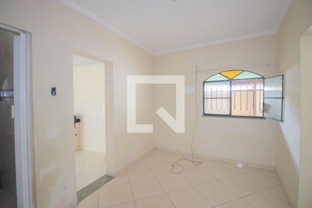 Sala de casa para alugar com 3 quartos, 100m² em Covanca, São Gonçalo