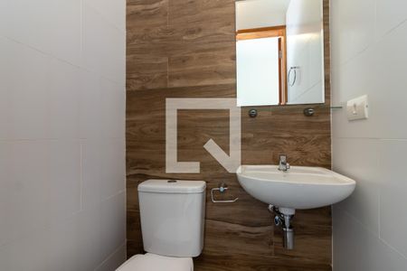 Banheiro da Suíte 1 de casa para alugar com 3 quartos, 55m² em Parque Peruche, São Paulo