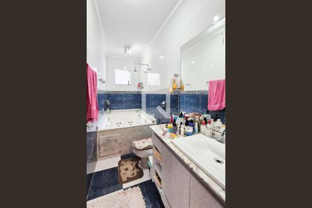 Banheiro da Suíte de casa à venda com 3 quartos, 126m² em Conjunto Residencial Pombeva, São Bernardo do Campo