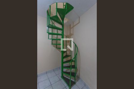 Escada de casa para alugar com 2 quartos, 50m² em Campanário, Diadema