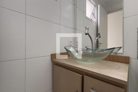 Banheiro da Suíte de apartamento para alugar com 3 quartos, 59m² em Jardim Cocaia, Guarulhos