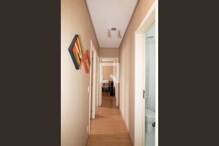 Corredor de apartamento para alugar com 3 quartos, 58m² em Jardim Cocaia, Guarulhos