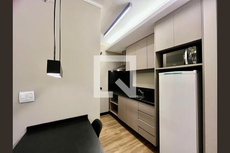 Cozinha de apartamento para alugar com 1 quarto, 38m² em Cambuí, Campinas