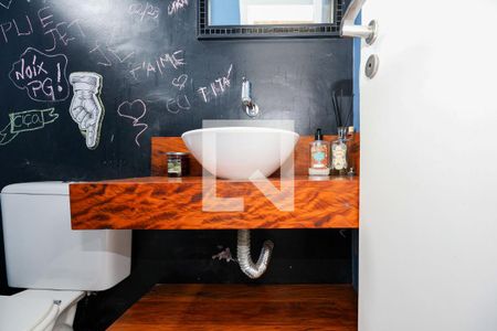 Lavabo de casa de condomínio à venda com 2 quartos, 140m² em Real Parque, São Paulo