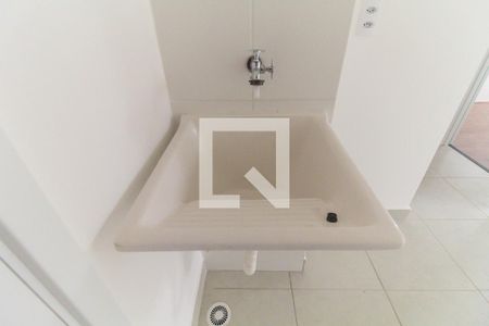 Sala/Cozinha de apartamento para alugar com 2 quartos, 35m² em Vila Carmosina, São Paulo